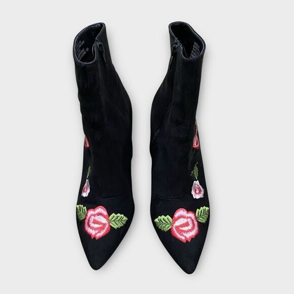 Betsey Johnson Estelle Black/Pink Rose Embroidered Fabric Pointed Ankle Boot 8.5 - Picture 3 of 6